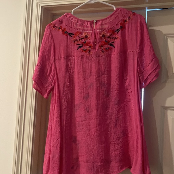 Embroidered hot pink blouse - Picture 5 of 6